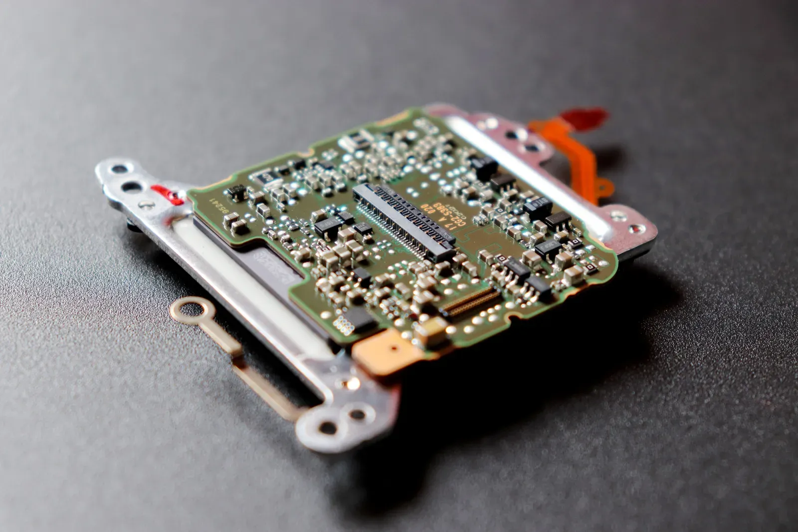 Placa embarcada com chip de inteligência artificial em close-up