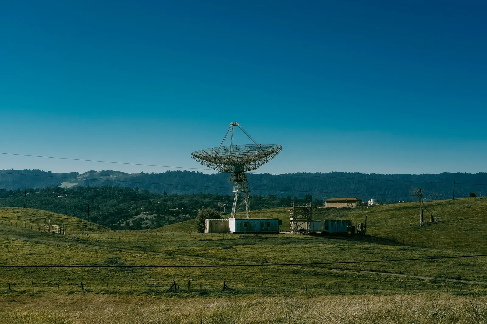Compact micro-Doppler radar unit scanning the sky